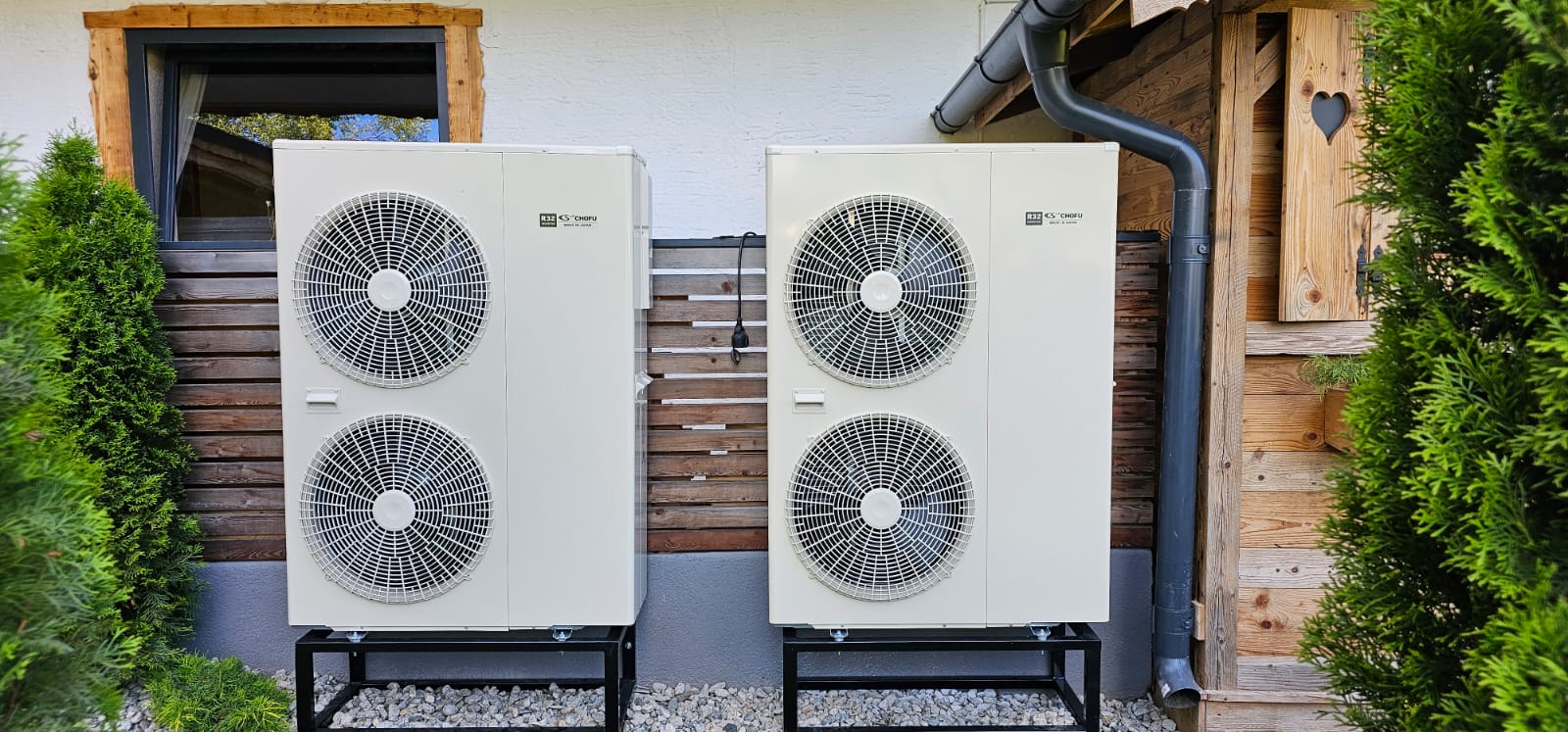 Pensiunea AnaMaria: Două pompe de căldură Chofu de 16 kW, cu putere instalată totală de 32 kW